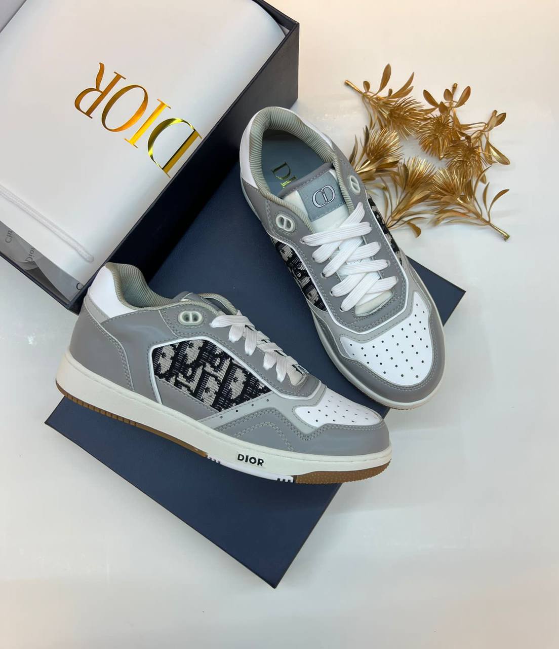Dior Shoes 
size :36 to 45
150 dhs🇦🇪🇦🇪

Zain241
♥️♥️♥️
