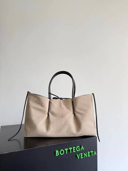 Bottega Veneta Pinacoteca tote bag 

For Price 👇 WhatsApp✅
0568585901 
0507557372
0552275751 Owner Zain 👌

Zain71
♥️♥️♥️