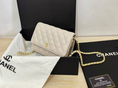 Chanel
80 dhs🪙💕
high quality 

with box  
🎁🎁🎁
23cm

Zain26
♥️♥️♥️