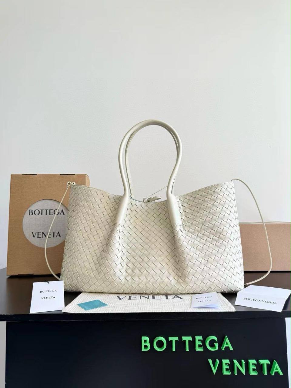 Bottega Veneta Pinacoteca tote bag 

For Price 👇 WhatsApp✅
0568585901 
0507557372
0552275751 Owner Zain 👌

Zain71
♥️♥️♥️