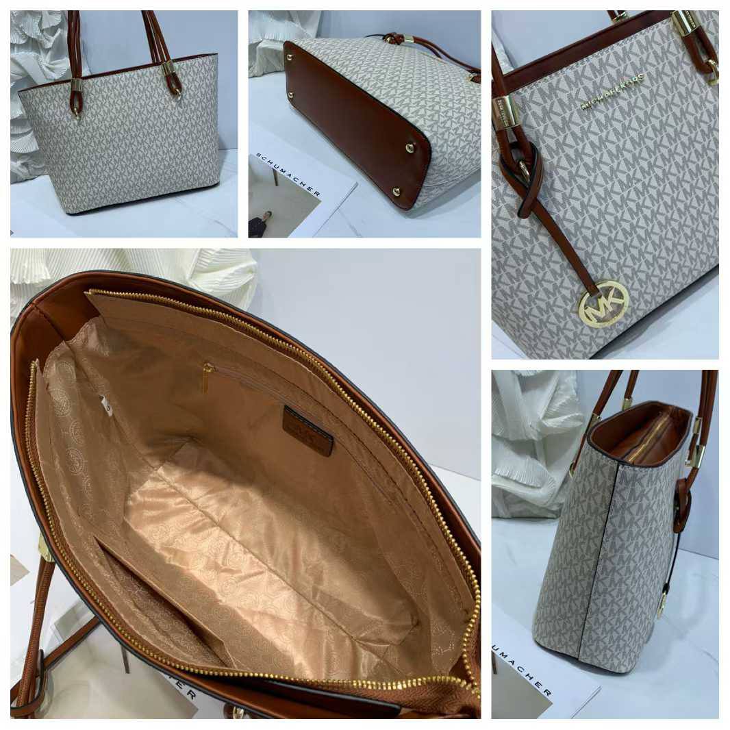 MK
Voyager Totebag
With Gold Logo brand
Size :27 x 11 x 26 cm

105 dhs🇦🇪🇦🇪

Zain239
♥️♥️♥️