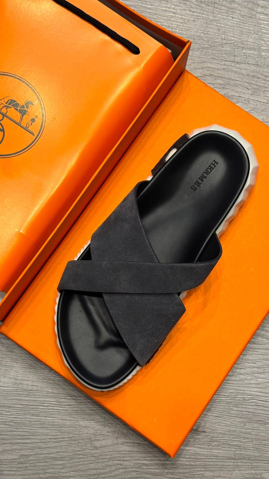 Hermes
Size 40 TO 45
120 dhs✅

Zain183
♥️♥️♥️
