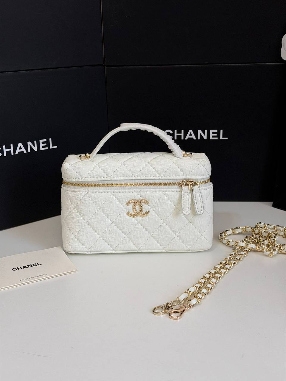 Chanel
Master🌺
240 dhs✅

Zain134
♥️♥️♥️