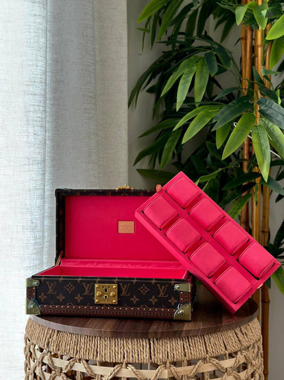 LOUIS VUITTON 
*❗️WATCH BOX❗*
*SUPER MASTER QUALITY ❗*
950 dhs✅
*WITH  PAPERBAG❗*

Zain267
♥️♥️♥️