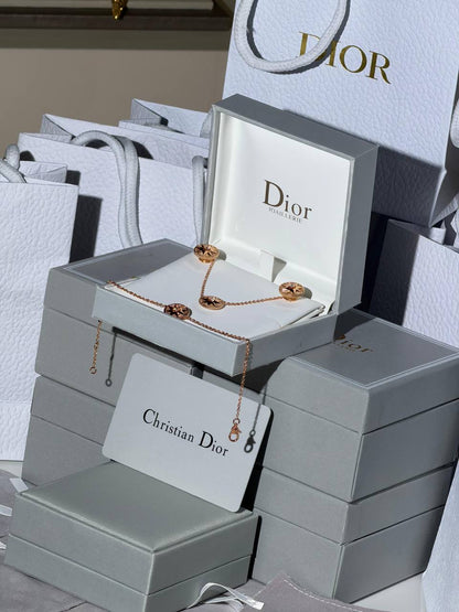 Dior
 New Collection 😍
Quality: Super Master 
Non -Tarnish color

* ⁠Necklace 
* ⁠Earring 
* ⁠Bracelet
For Price 👇 WTSP Text Zain 0568585901

Zain268
♥️♥️♥️