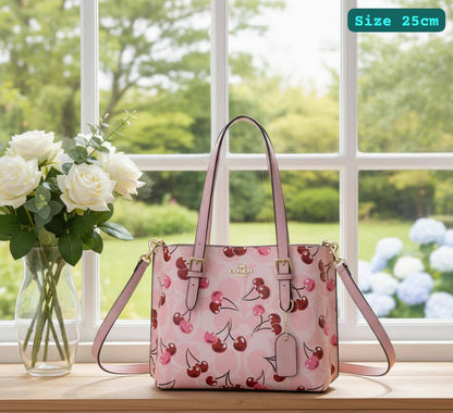 Coach
Good quality 
95 dhs🪙🌨️

Zain186
♥️♥️♥️