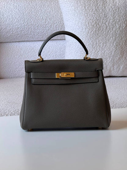 Hermes
kelly togo 28cm💥Master quality ✅with box📦
460 dhs✅

Zain52
♥️♥️♥️♥️