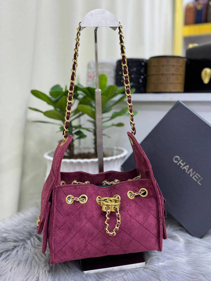 Chanel
SIZE………. 20 CM🌷🌹
110 dhs🪙🌨️
with BOX❤️❤️

Zain244
♥️♥️♥️