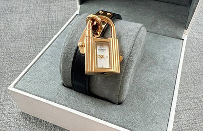 Aigner
Ladies watches
65 dhs🪙

Zain45
♥️♥️♥️