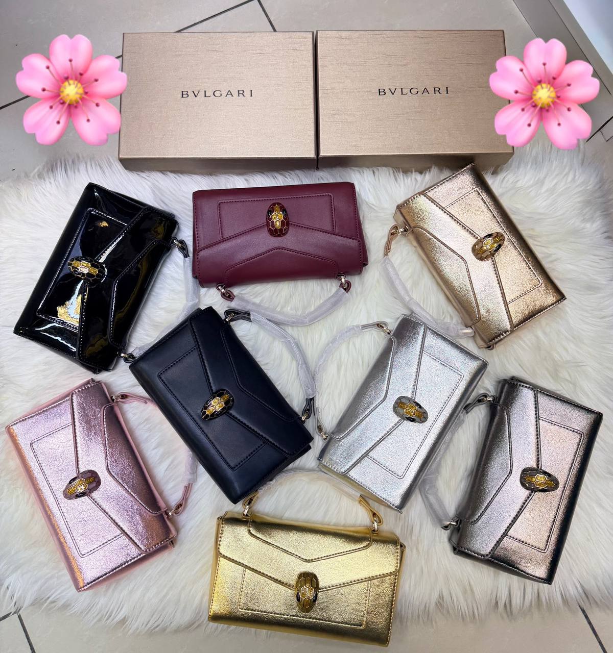 Bvlgari
good quality, 
comes with box,  
size... 21*13 cm 
120 dhs🇦🇪🇦🇪

Zain12
♥️♥️♥️