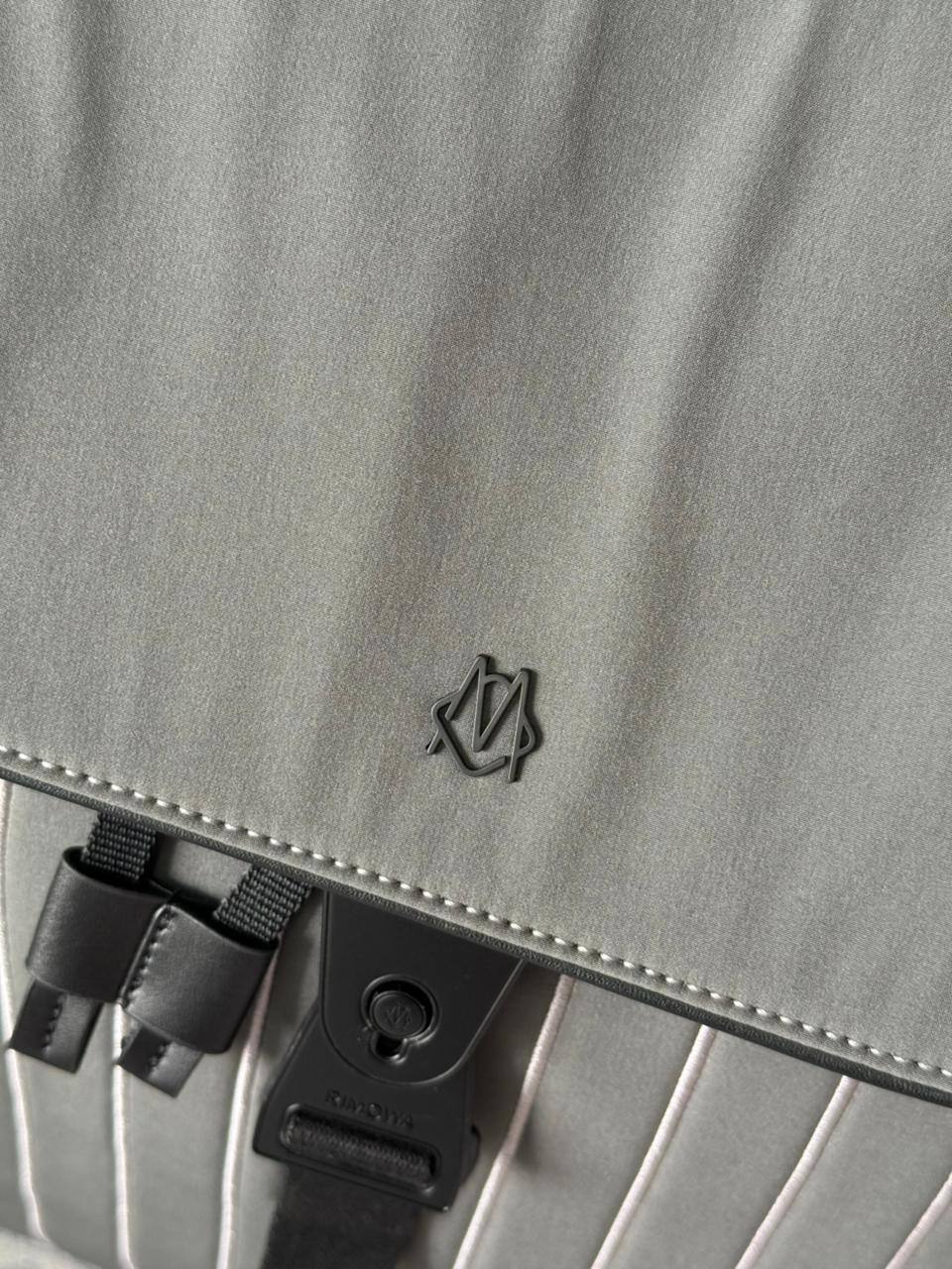 RIMOWA                                                                 *New Backpack*                                                                      *Master Quality*                                                             930 dhs✅

Zain179
♥️♥️♥