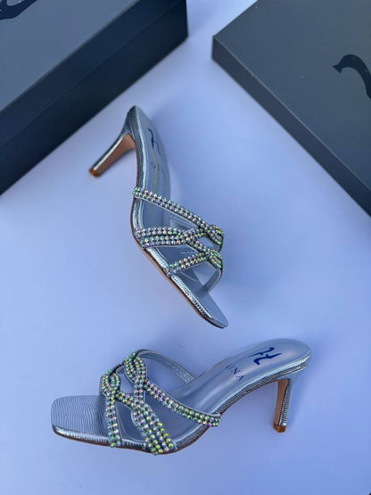 Gina 
120 dhs🪙🌨️
Size 36-42

Zain30
♥️♥️♥️