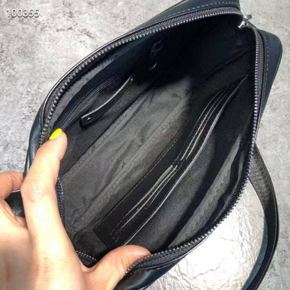 BOTTEGA  
COPY ONE 

 WITH BOX 
🎁🎁🎁

140 dhs✅

Zain39
♥️♥️♥️