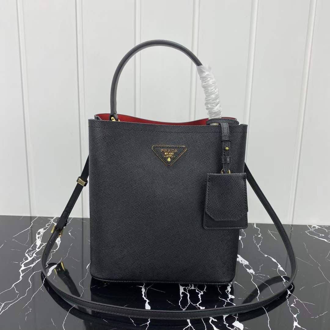 Prada

340 dhs🇦🇪🇦🇪🇦🇪


Zain153
♥️♥️♥️