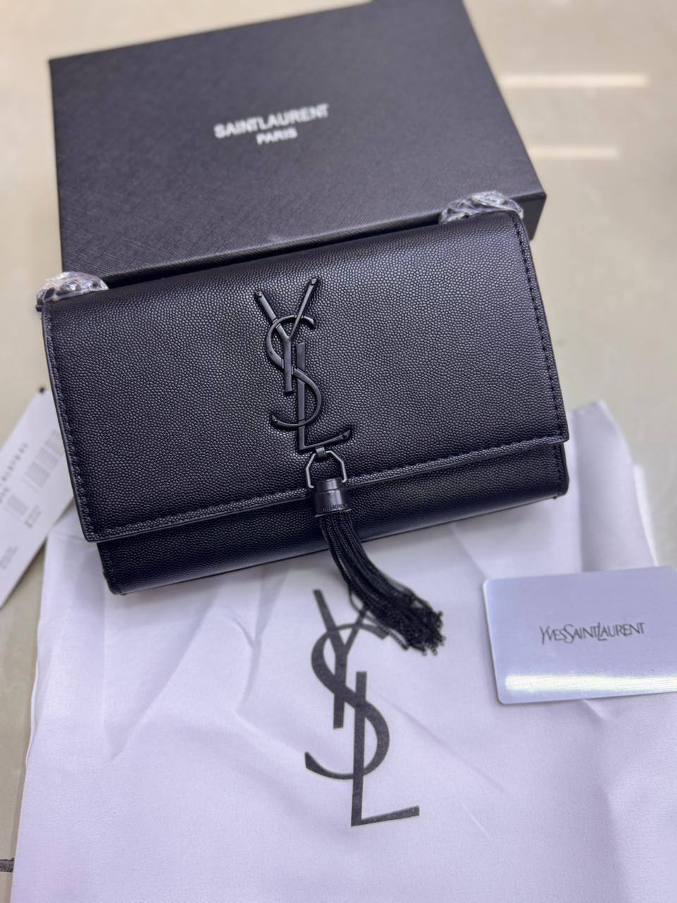 🌿 Ysl Kate
1️⃣ Frist quality +🎁
Size : 22 * 14 cm
75 dhs✅
with box 🎁

Zain115
♥️♥️♥️