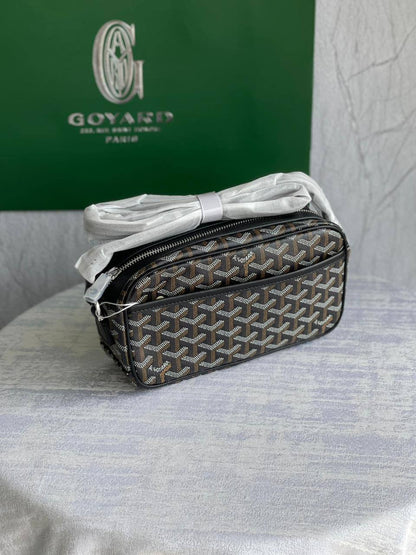 GOYARD                                                                  *Messenger bag*                                                                                 *Master quality*        
350 dhs🪙🖤

Zain179
♥️♥️♥️