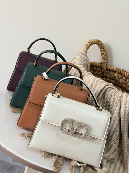 Valentino 
Super master quality aaa

For Price 👇 WhatsApp✅
0568585901 
0507557372
0552275751 Owner Zain 👌

Zain315
♥️♥️♥️