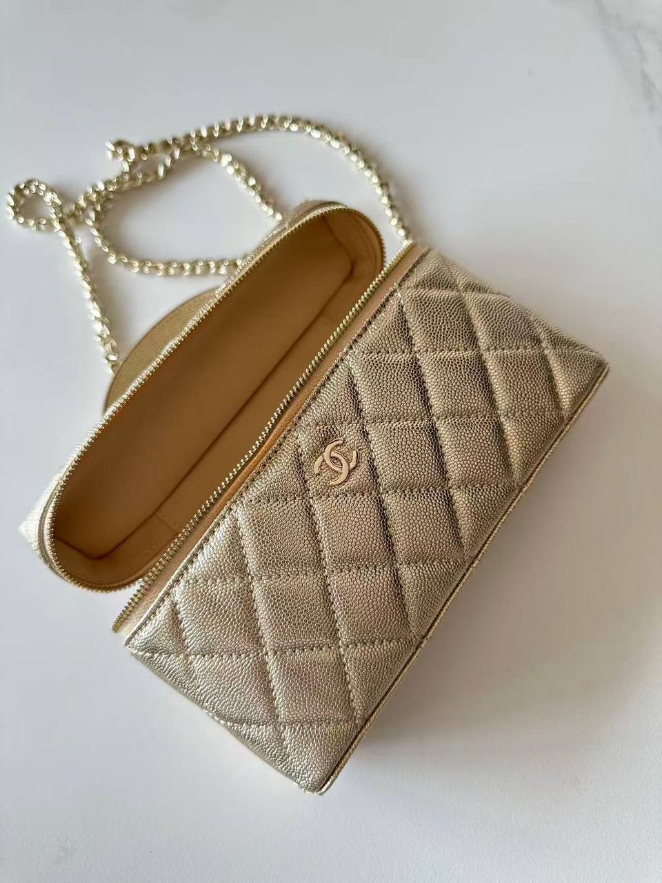 Chanel Classic Vanity 

With Chain✅ 

Size 19 cm
For Price 👇 WhatsApp✅
0568585901 
0507557372
0552275751 Owner Zain 👌

Zain274
♥️♥️♥️