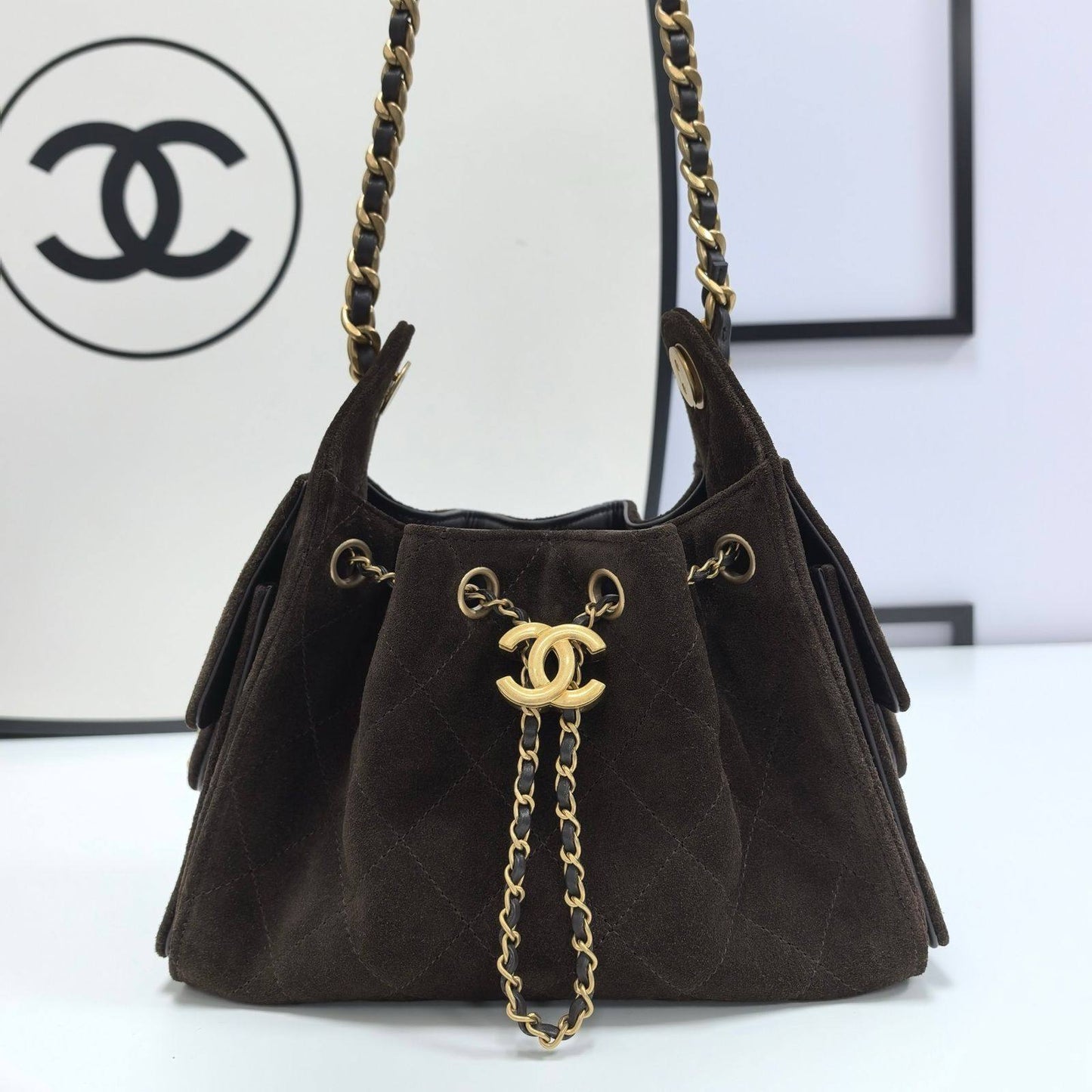 Chanel
   •Top Quality
  • Size:22cm
  •Price: 2350 Dhs💓💓💓

Zain255
♥️♥️♥️
