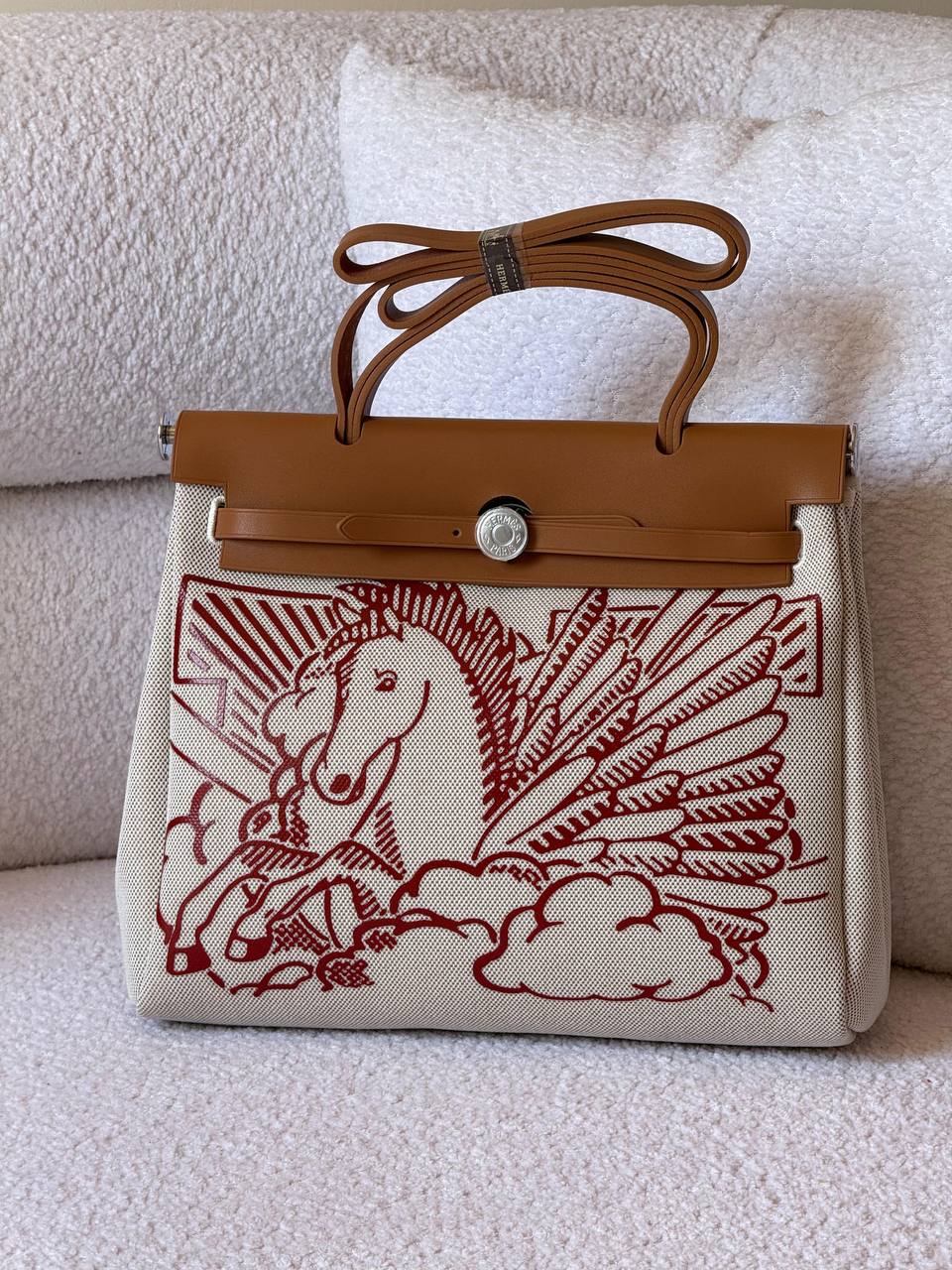 Hermes Herbag 31cm💕master quality😍with box❤️
🎁🎁🎁

380 dhs🪙💚

Zain52
♥️♥️♥️