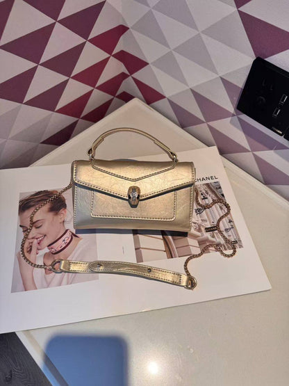 BVLGARI

Best quality 
with box
115 dhs🇦🇪🇦🇪

size 19CM

Zain290
♥️♥️♥️