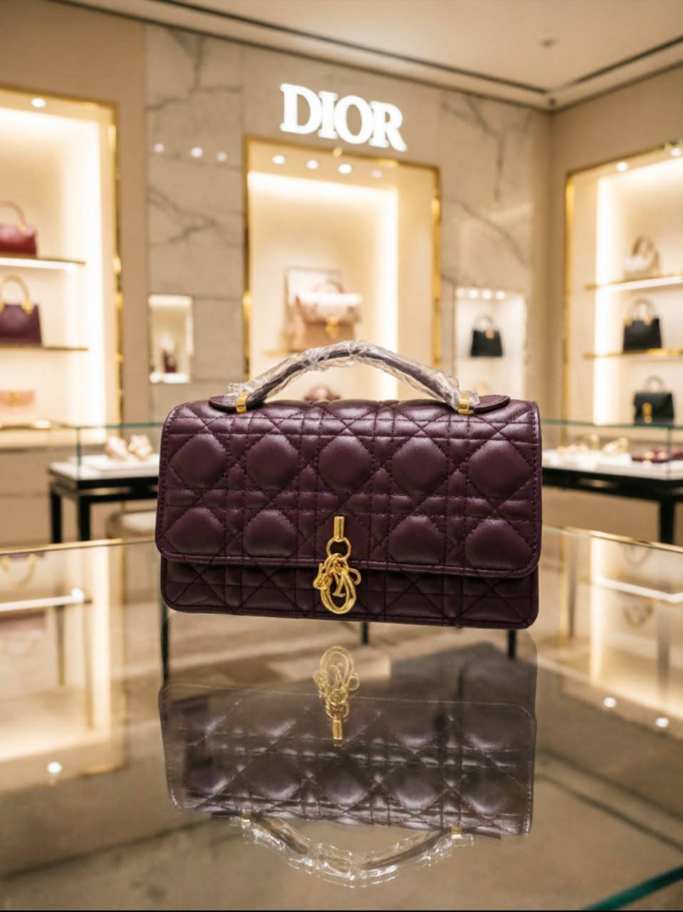 Dior
100 dhs🇦🇪🇦🇪
with box
Size:21*6*11

Zain07
♥️♥️♥️