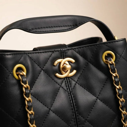 Chanel ʙᴜᴄᴋᴇᴛ ʙᴀɢ
ᴛᴡᴏ-ᴛᴏɴᴇ sʜᴏᴜʟᴅᴇʀ ʙᴀɢ
sᴜᴇᴅᴇ & ǫᴜɪʟᴛᴇᴅ ʟᴀᴍʙsᴋɪɴ
ɢᴏʟᴅ ʜᴀʀᴅᴡᴀʀᴇ
ɪɴ ᴛᴡɪsᴛ ʟᴏᴄᴋ ʟᴏɢᴏ
sɪᴢᴇ : 23 cm

90 dhs🇦🇪🇦🇪

Zain31
♥️♥️♥️