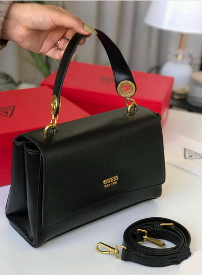 Guess
95 dhs❤️
SIZE：24cm
good quality  

with box
🎁🎁🎁

Zain35
♥️♥️♥️