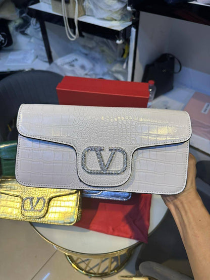 VALENTINO 
90 dhs🌺

with box
🎁🎁🎁

Zain90
♥️♥️♥️