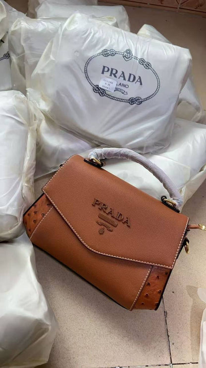 Prada
with box
🎁🎁🎁

105 dhs🪙

Zain143
♥️♥️♥️