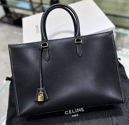 CELINE 

NEW CAME 

GOOD QUALITY 

100 dhs🇦🇪🇦🇪

Zain295
♥️♥️♥️
