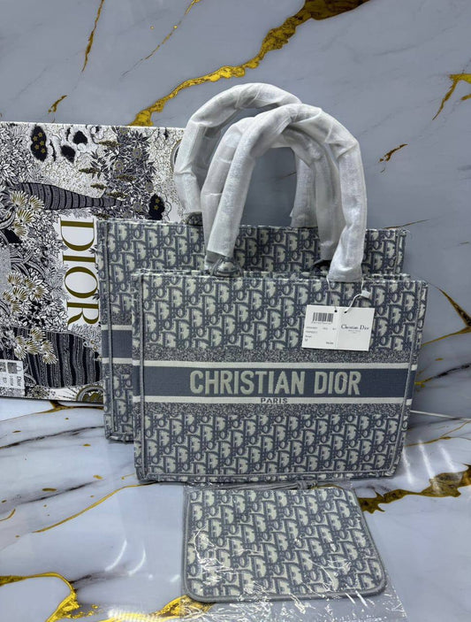 Dior
High quality

115 dhs❤️

with box
🎁🎁🎁

Zain136
♥️♥️♥️