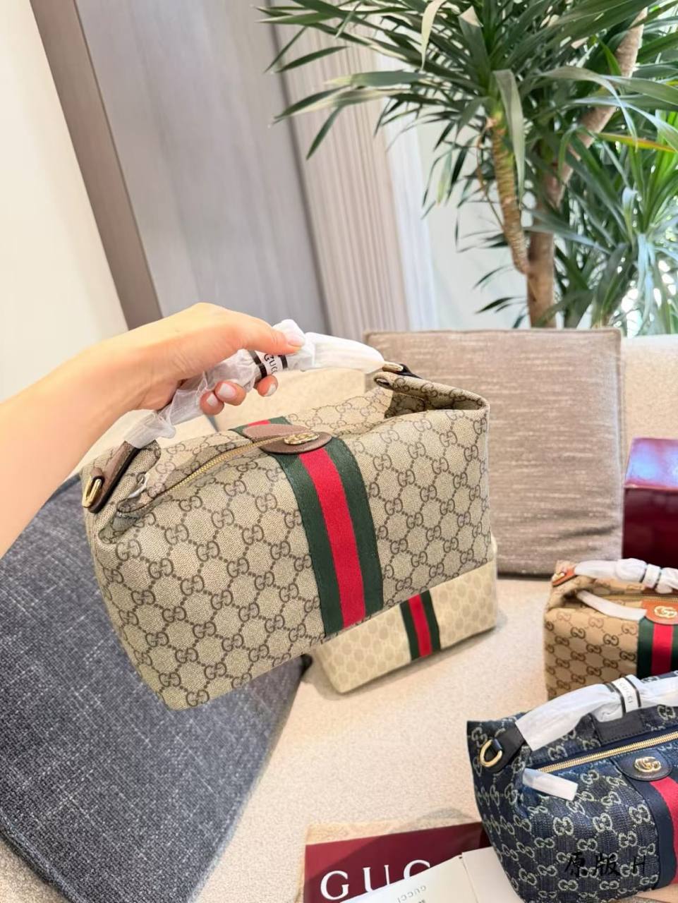 Gucci

100 dhs
With box

Zain235
♥️♥️♥️