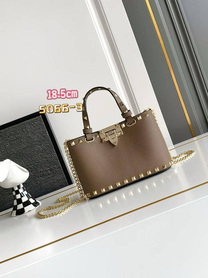Valentino 
Master🌺🌺
260 dhs💓💓

Zain153
♥️♥️♥️