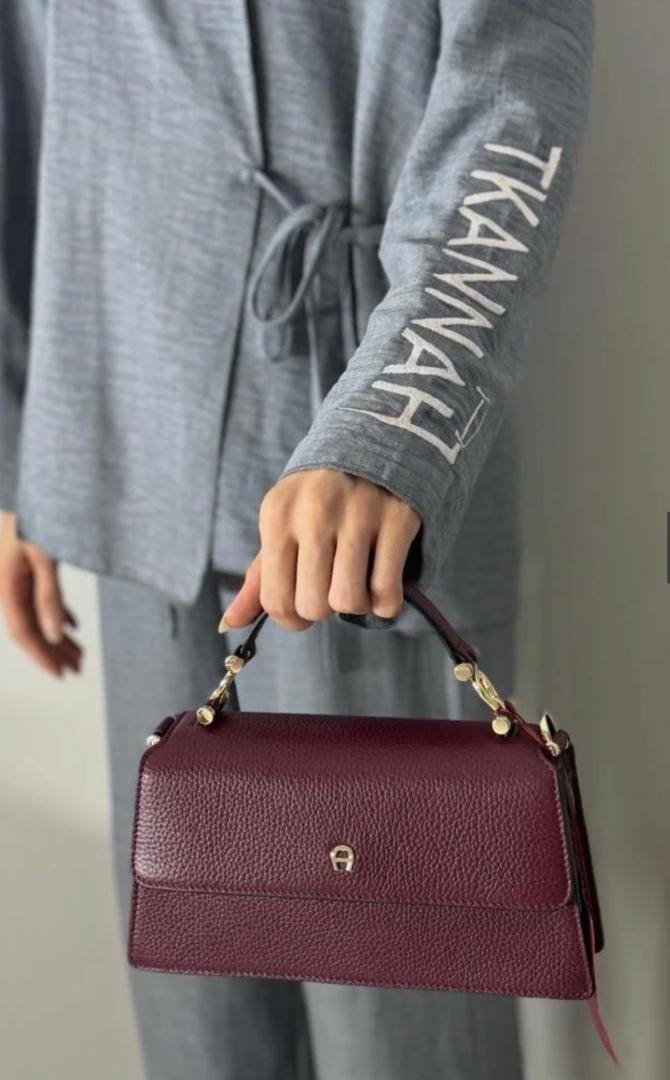 Aigner
90 dhs🪙🌨️

high quality 

With box 
🎁🎁🎁

22Cm

Zain26
♥️♥️♥️