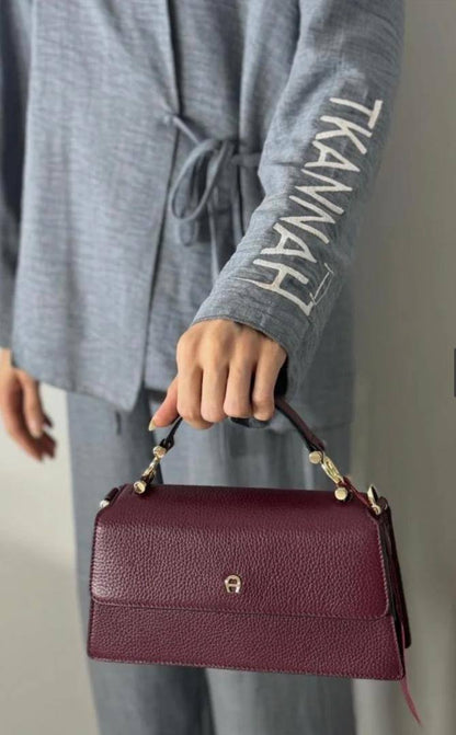 Aigner
90 dhs🪙🌨️

high quality 

With box 
🎁🎁🎁

22Cm

Zain26
♥️♥️♥️