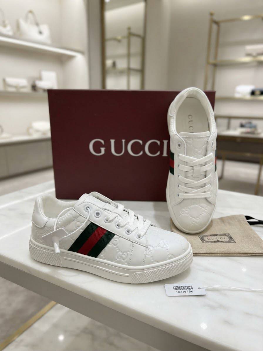 Gucci

 Lady shoes 

Withbox & paper bag 

120 dhs🇦🇪🇦🇪

Zain40
♥️♥️♥️
