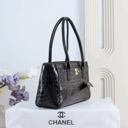 Chanel

105 dhs🇦🇪🇦🇪

size 35×13×20cm

Zain42
♥️♥️♥️