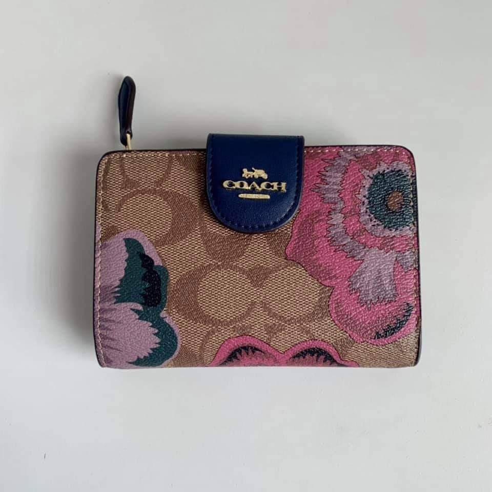 Coach 
Wallets Master
125 dhs💓

Zain248
♥️♥️♥️