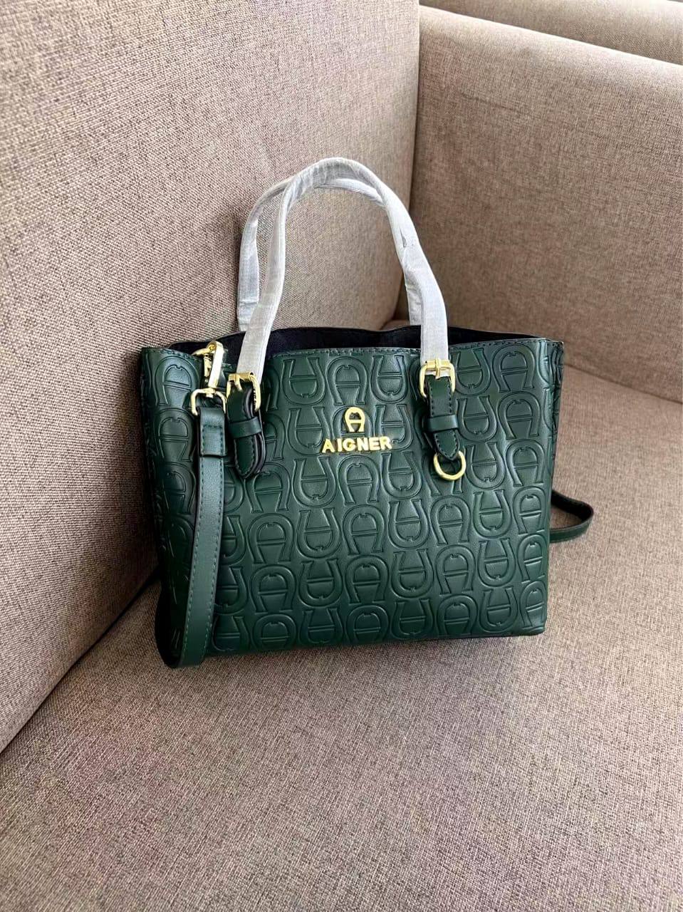 Bags
Update Stock
90 dhs✅
high quality 
With box
🎁🎁🎁

Zain26
♥️♥️♥️