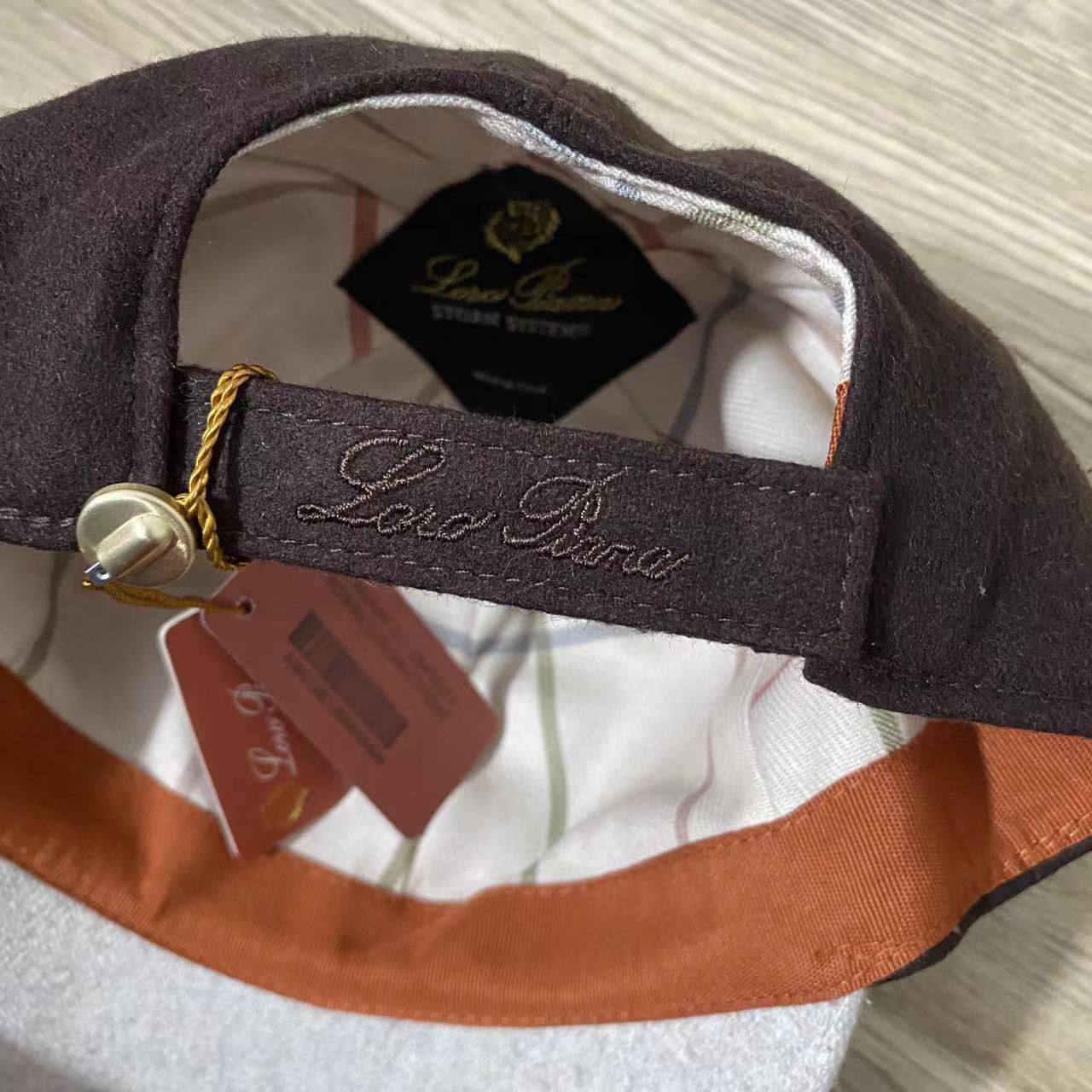 CASHMERE 
LORO PIANA 
MENS CAP 🧢 
FREE SIZE 
120 dhs❤️

Zain88
♥️♥️♥️