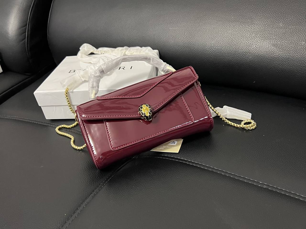 Bvlgari
100 dhs✅
size：22cm
Good-quality 

with box🎁

Zain35
Zain26
♥️♥️♥️