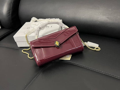 Bvlgari
100 dhs✅
size：22cm
Good-quality 

with box🎁

Zain35
Zain26
♥️♥️♥️