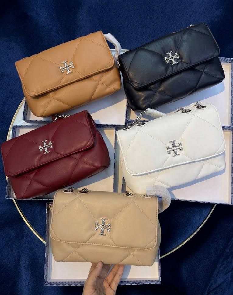 TORYBURCH 

available 

100 dhs🇦🇪🇦🇪

 with box

Zain90
♥️♥️♥️