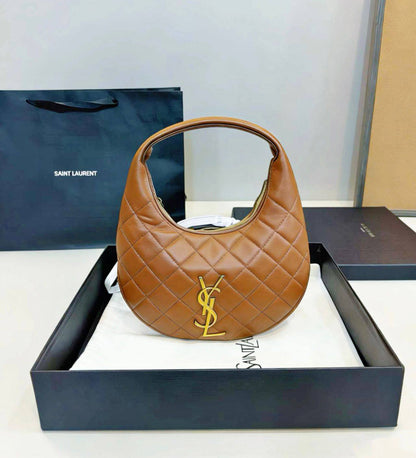 YSL 
COPY ONE SMALL SIZE NEW CAME 

WITH BOX 
🎁🎁🎁

130 dhs🪙🌨️

Zain39
♥️♥️♥️