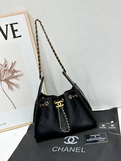 Chanel
110 dhs✅
26 cm 

Zain253
♥️♥️♥️