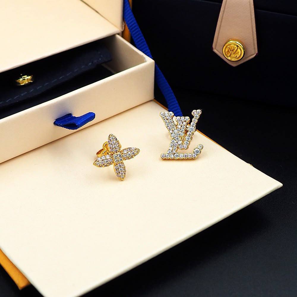 LV Earrings 💎
Master quality 

*55* AED normal box 📦

Zain48
♥️♥️♥️