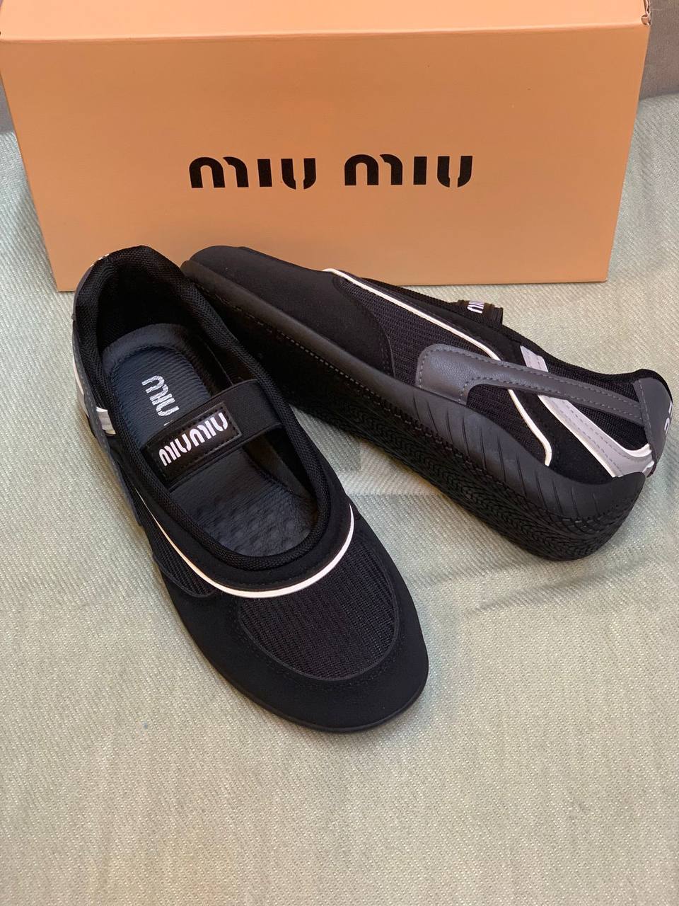 MIU MIU 
Master quality 
 Size 36-41  
180 dhs✅

Zain88
♥️♥️♥️