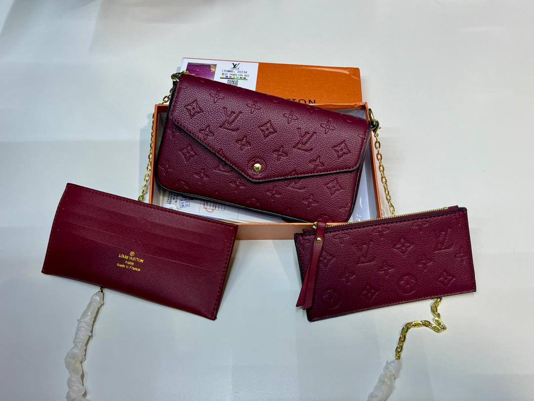 LV / coach

80 dhs🇦🇪🇦🇪

with box
size 22×3.5×12cm

Zain42
♥️♥️♥️