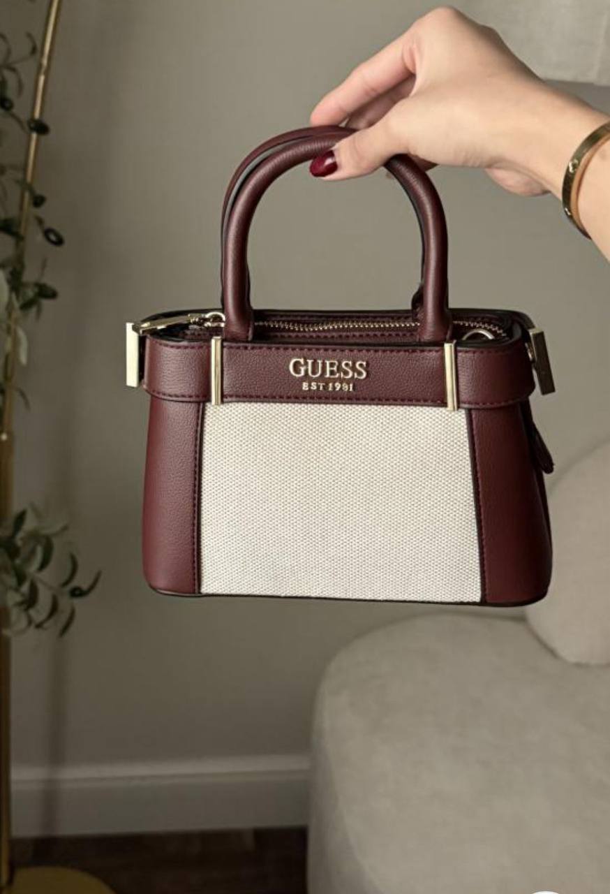 Guess
105 dhs🇦🇪🇦🇪
High-quality with box

Zain35
♥️♥️♥️